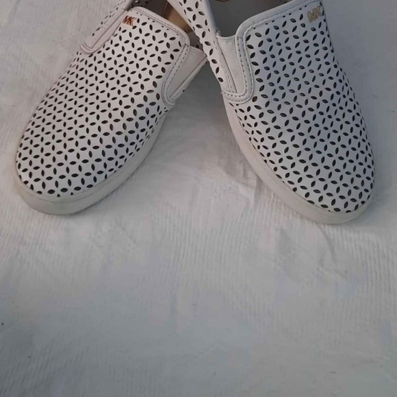 ALMOST BRAND NEW SNEAKERS SIZE 8 MICHAEL KORS - Picture 4 of 11